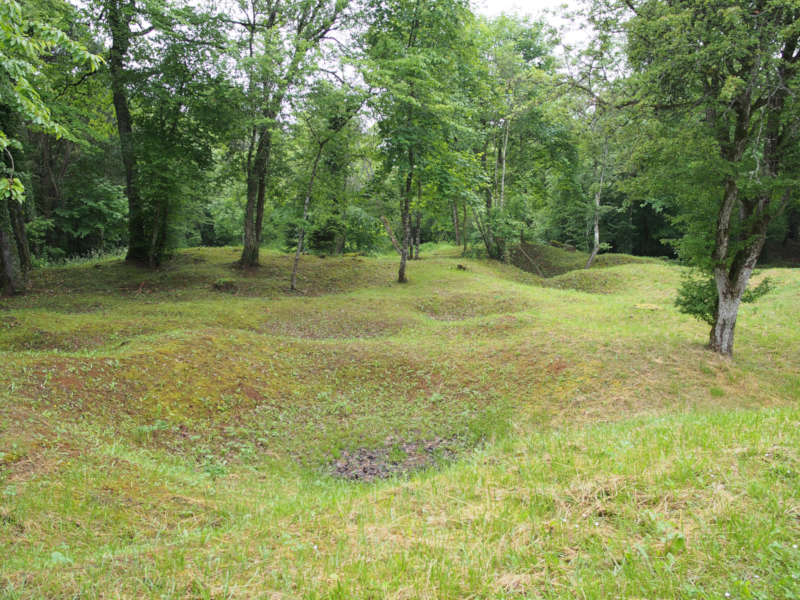 Krater und Gr&auml;ben
