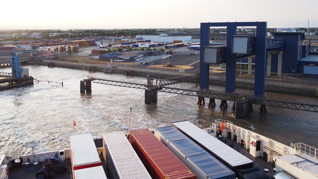 Abfahrt der F&auml;hre